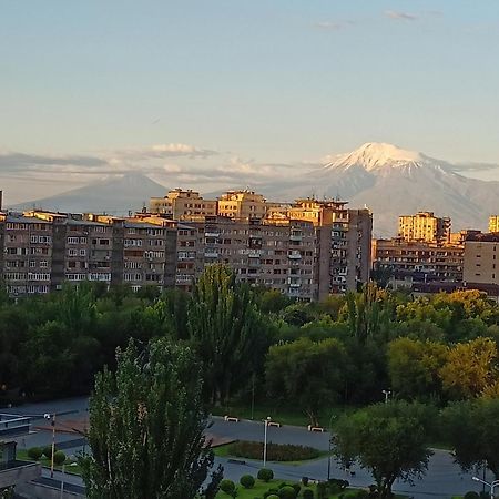 Umba Apartment N4 - Balcony And Mount Ararat View 耶烈万 外观 照片
